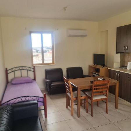 Apartamento Top Floor 1 Bdrm Aprtrmnt Dromolaxia Exterior foto