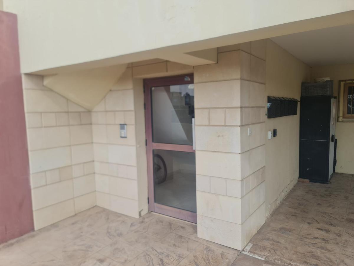 Apartamento Top Floor 1 Bdrm Aprtrmnt Dromolaxia Exterior foto