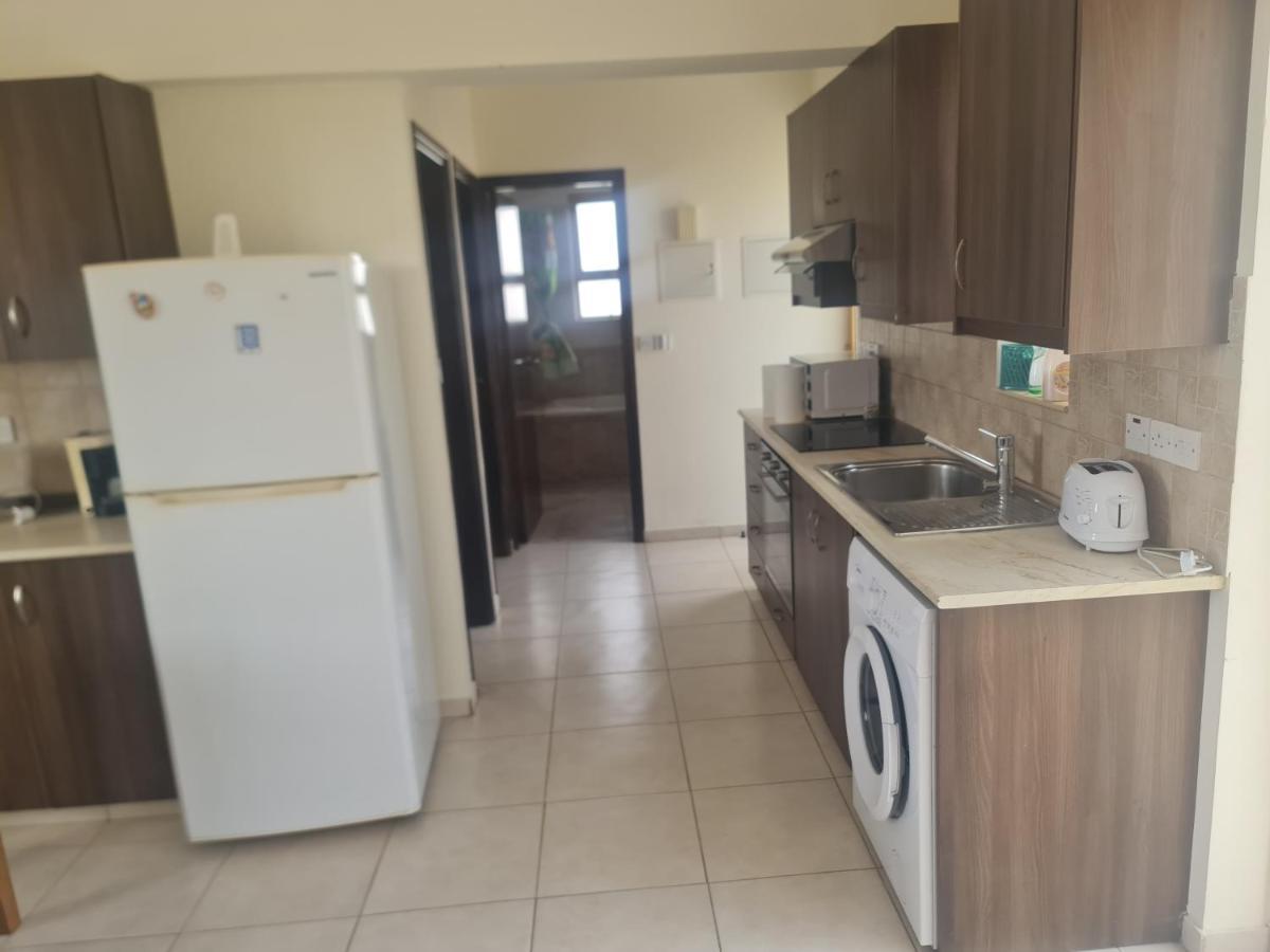 Apartamento Top Floor 1 Bdrm Aprtrmnt Dromolaxia Exterior foto