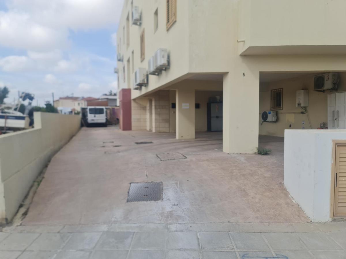 Apartamento Top Floor 1 Bdrm Aprtrmnt Dromolaxia Exterior foto