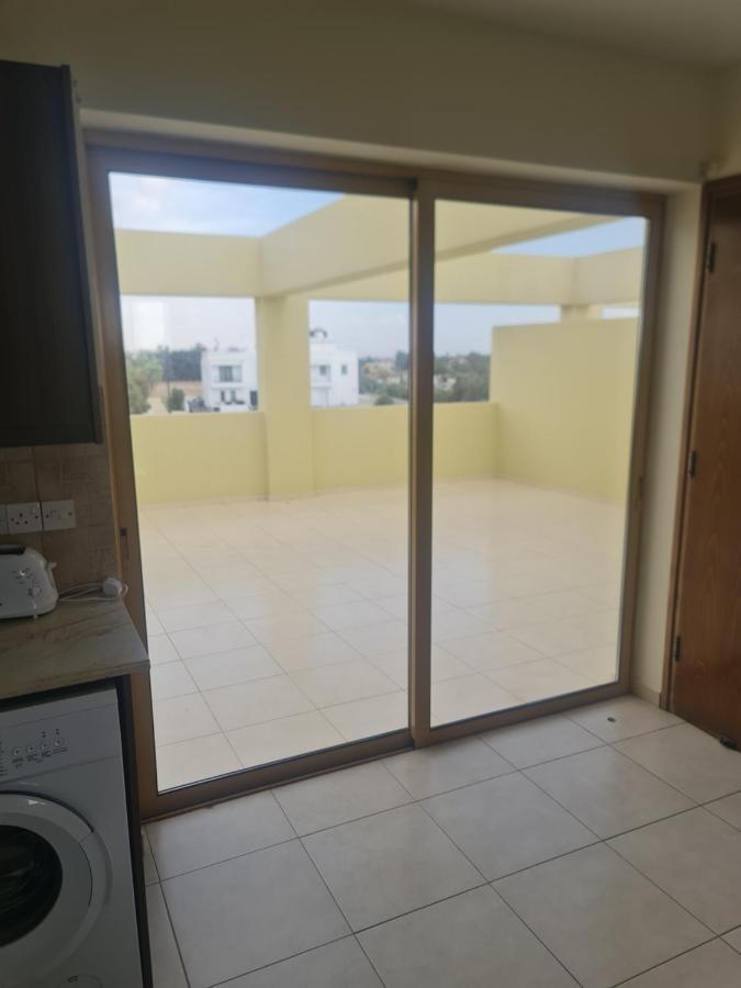 Apartamento Top Floor 1 Bdrm Aprtrmnt Dromolaxia Exterior foto