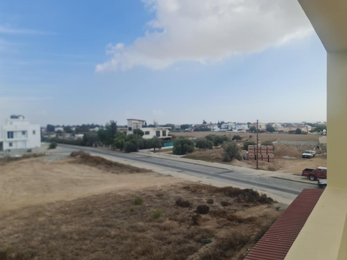 Apartamento Top Floor 1 Bdrm Aprtrmnt Dromolaxia Exterior foto